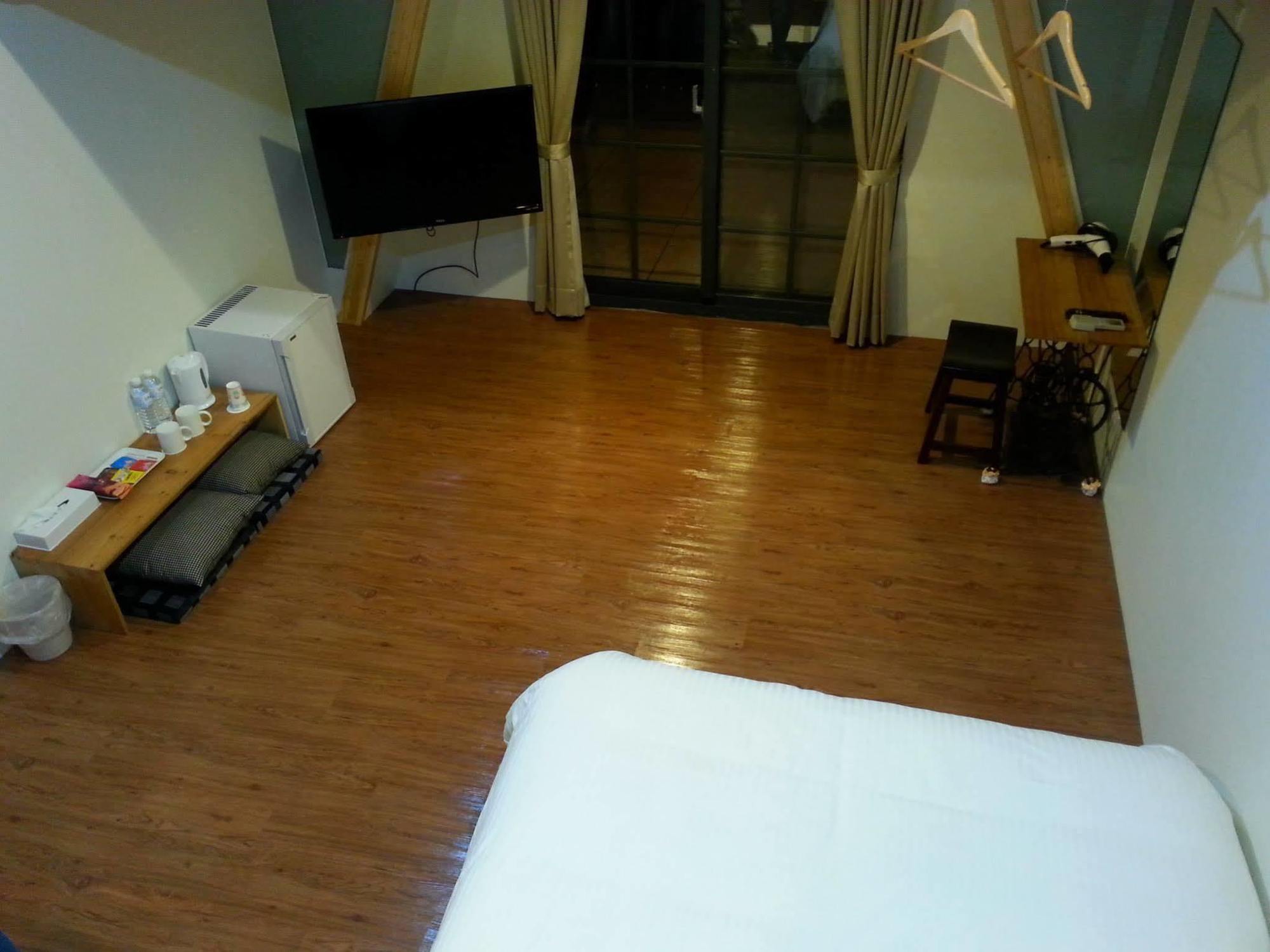 טוצ'נג Artisan Hostel מראה חיצוני תמונה
